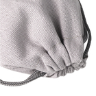 綿織物のドローストリングのギフトを袋に入れるギフトのための封筒の形を浮彫りにしなさい