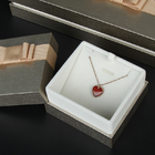 フリップ上のアイボリーの宝石類のギフト用の箱の泡はリング ペンダントのための無鉛を挿入する