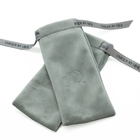 灰色の優れたビロードの生地のドローストリングのギフトは55x75cmを袋に入れる
